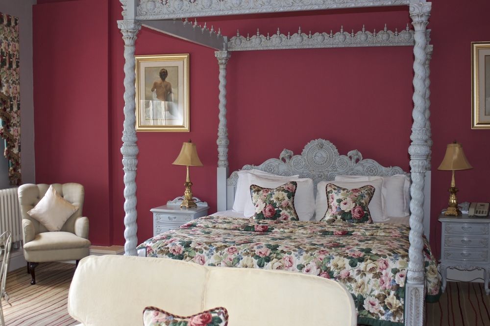Hotel Miskin Manor