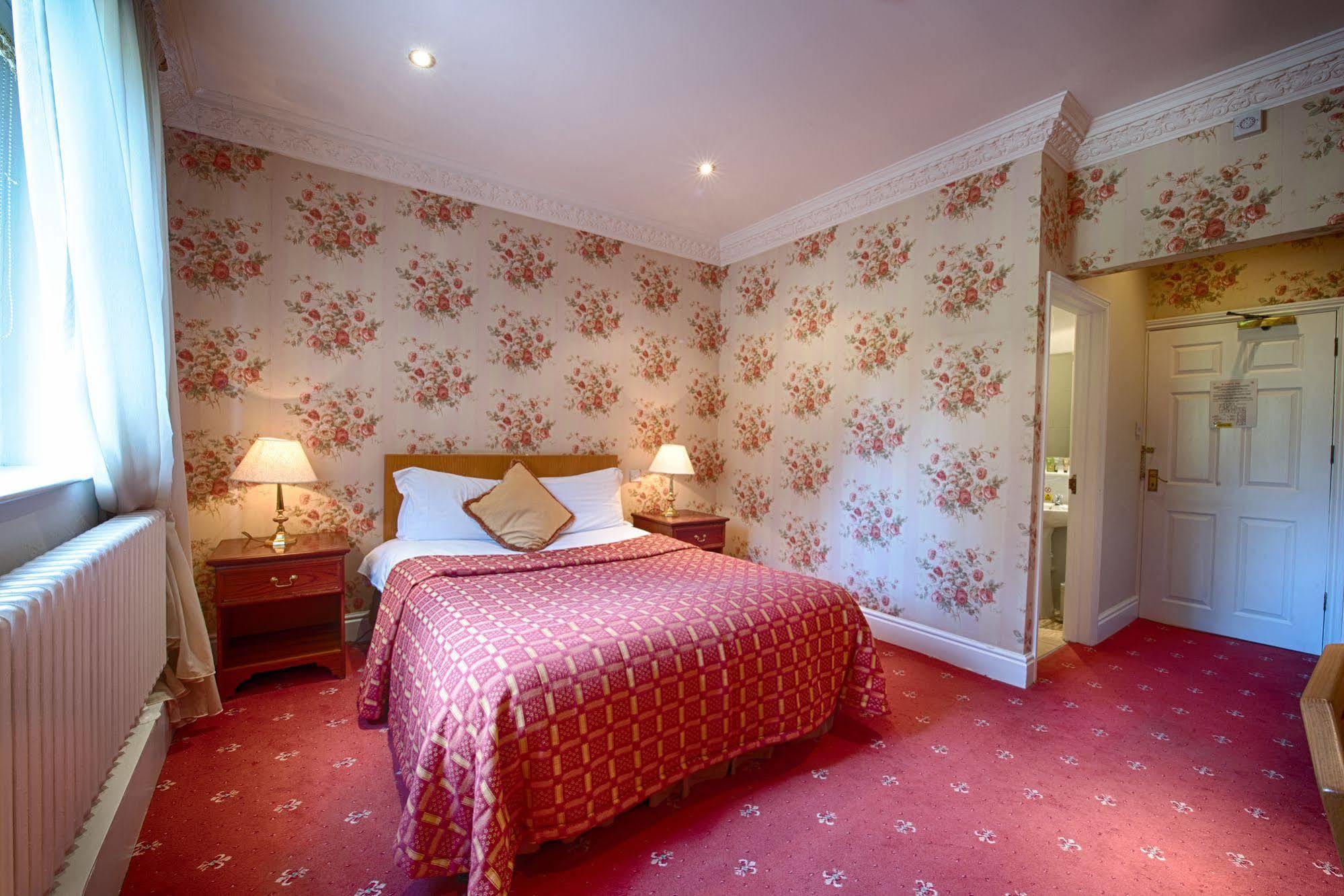 Hotel Miskin Manor