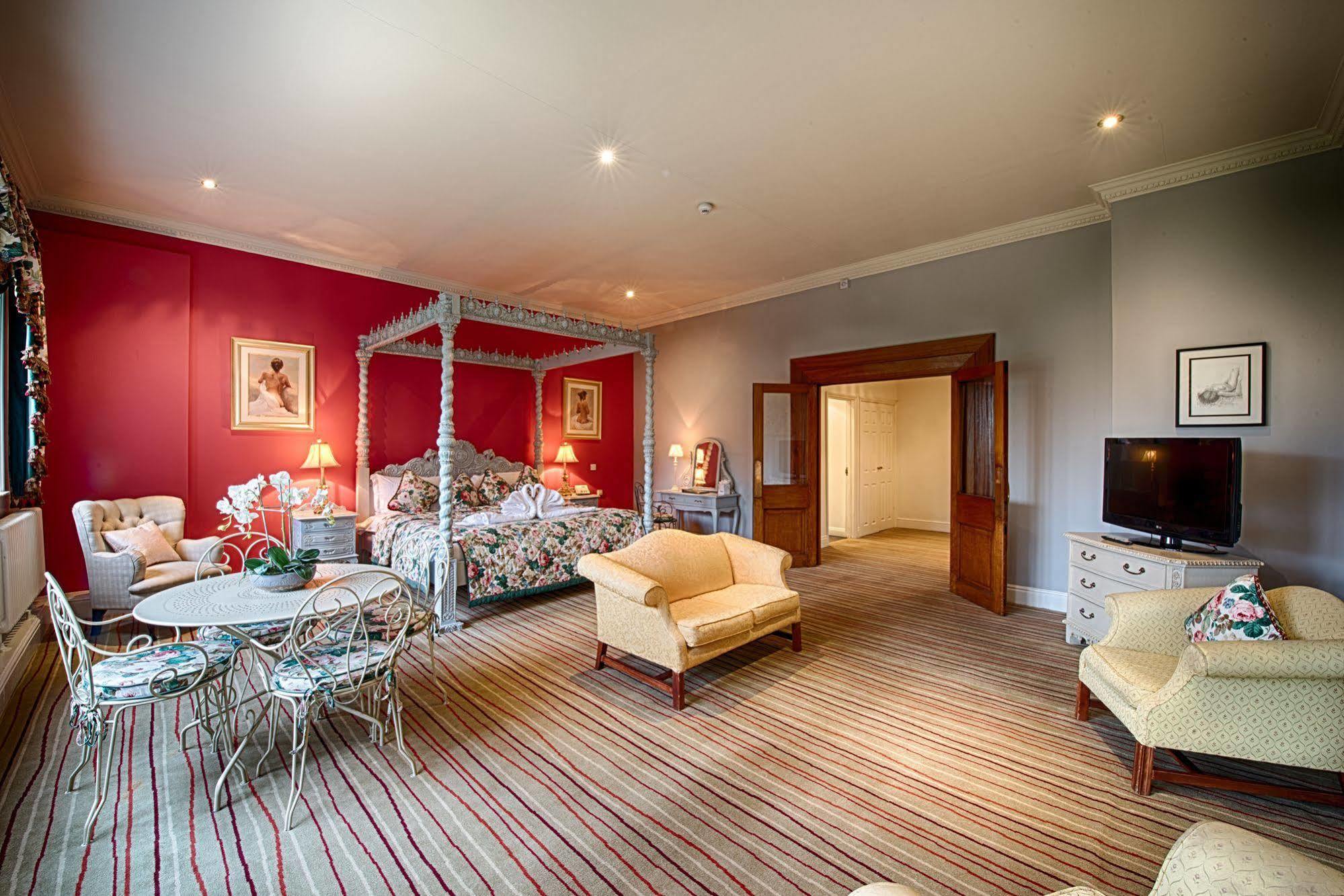 Hotel Miskin Manor 4*
