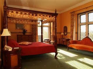 Miskin Manor