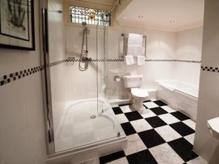 Hotel Miskin Manor