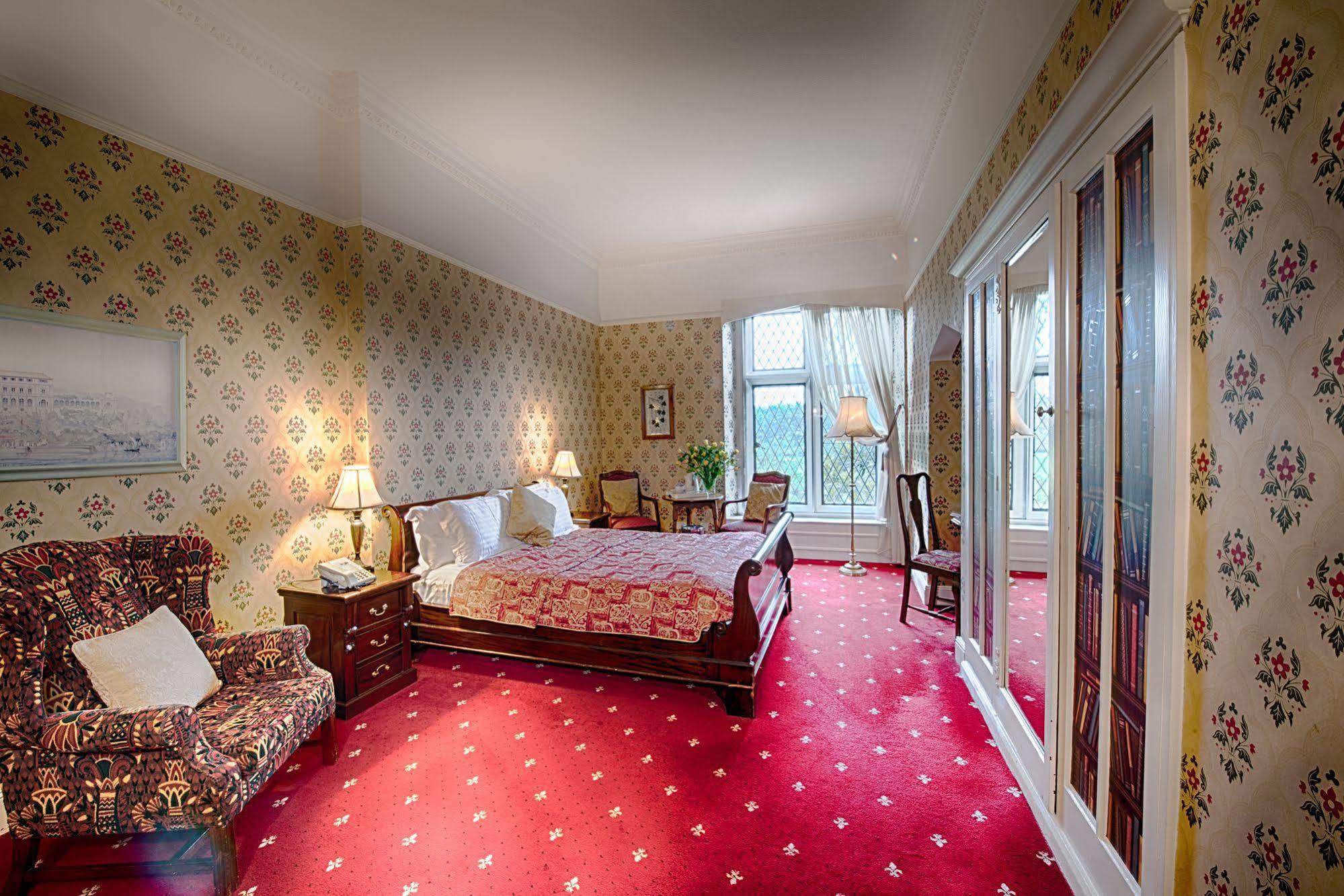 Miskin Manor Hotel 4*